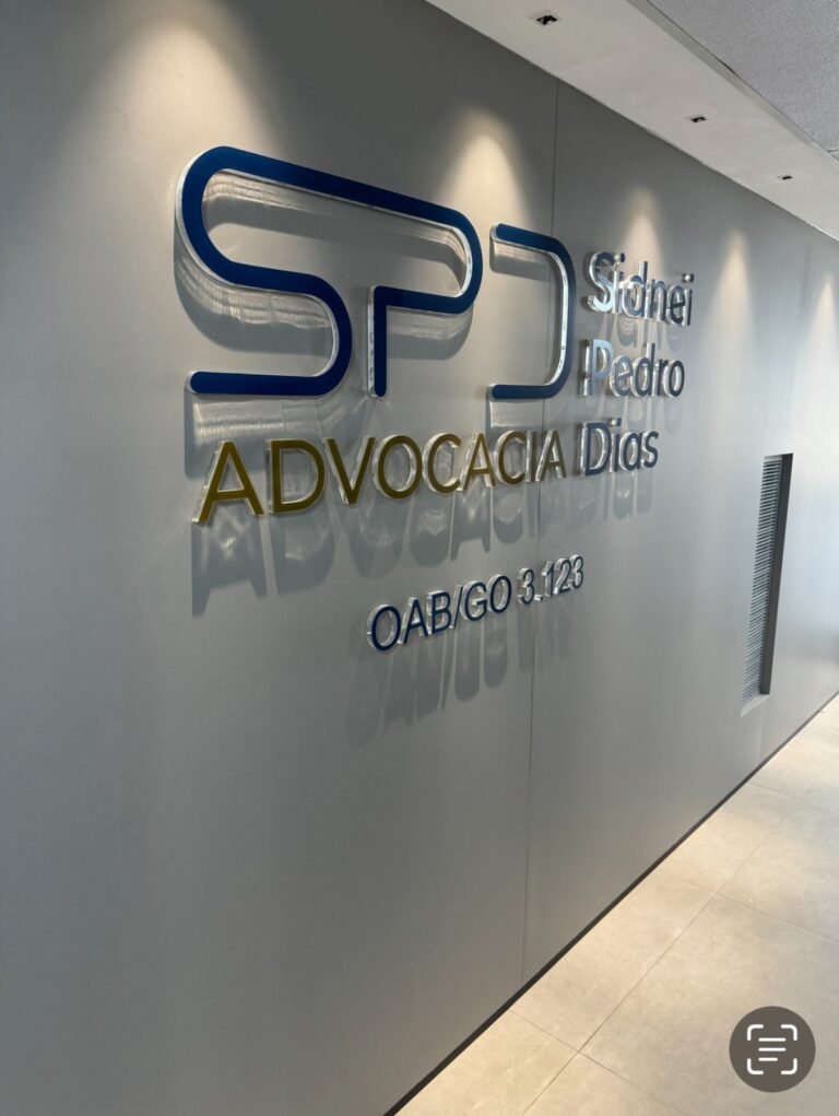 Letreiro da SPD Advocacia na entrada do escritório